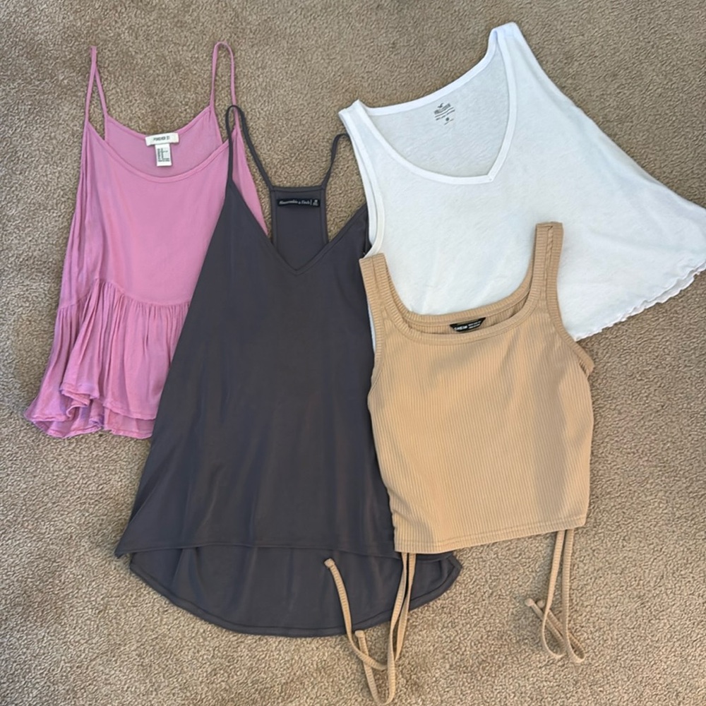 BUNDLE! 4 medium tank tops